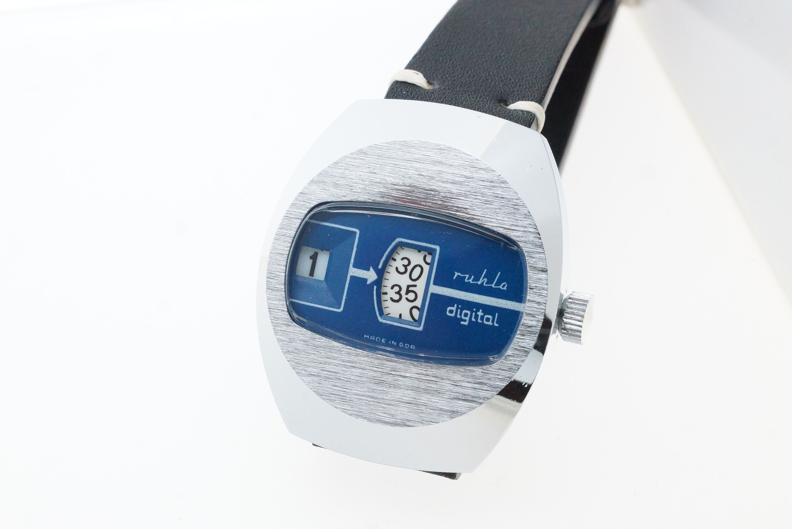 Ruhla Digital Scheibenuhr – UMF 24-00 (1975)