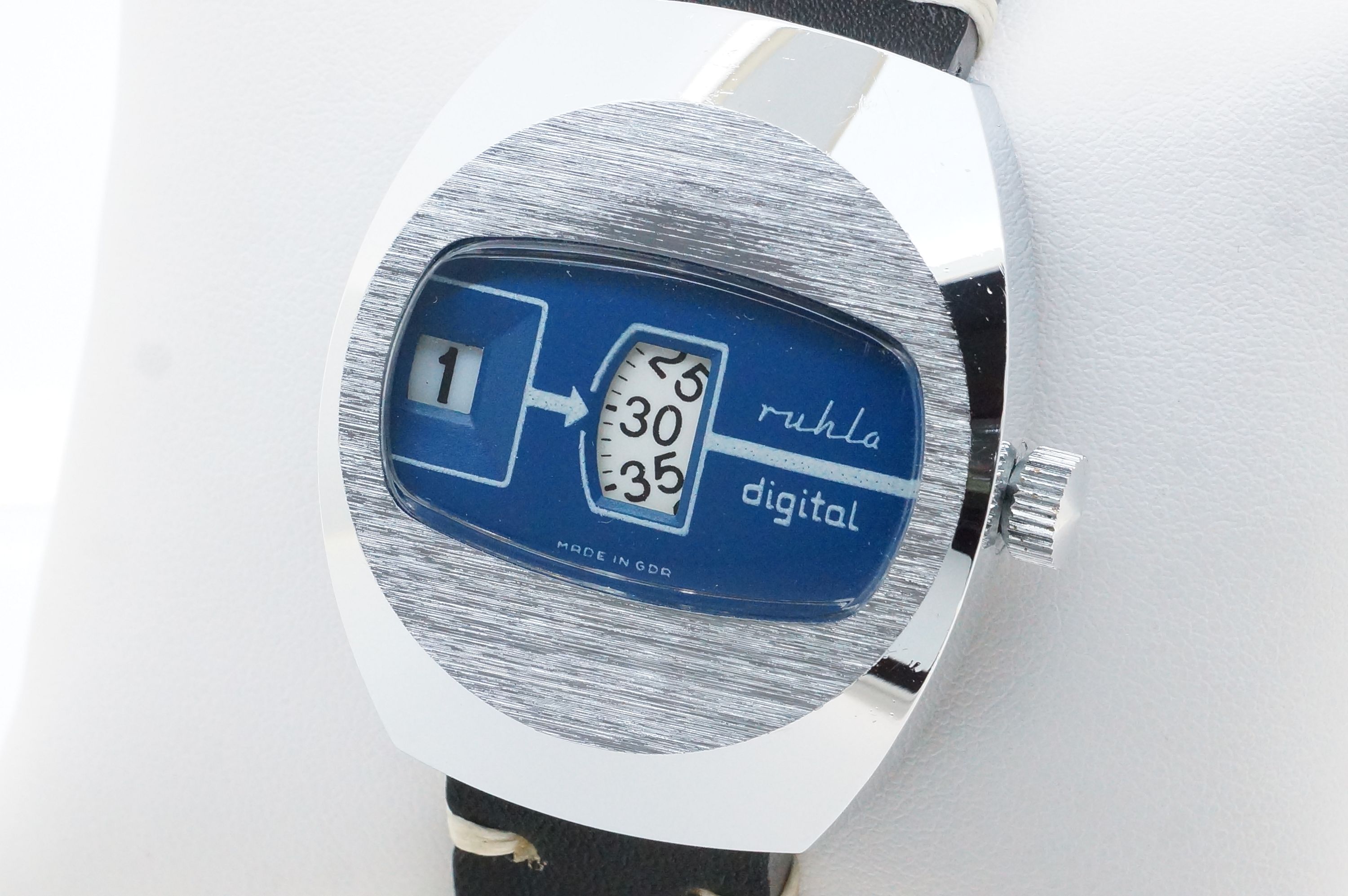Ruhla Digital Scheibenuhr – UMF 24-00 (1975)